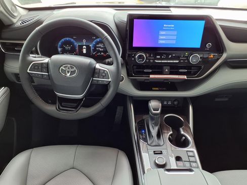 New 2026 Toyota Highlander Limited AWD/4WD image 9