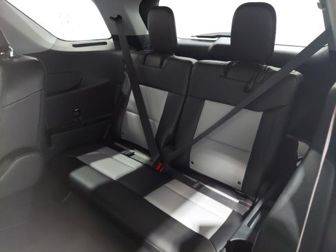 Used 2022 Ford Explorer XLT w/ XLT Sport Appearance Package AWD/4WD image 13