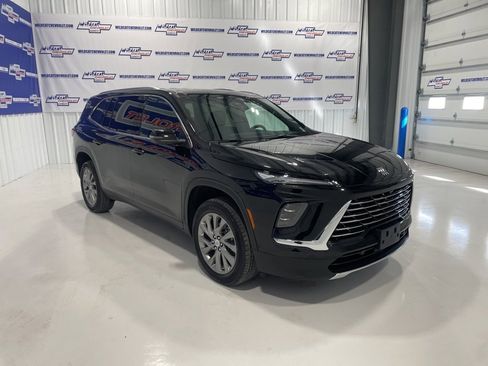 Used 2025 Buick Enclave Preferred image 12