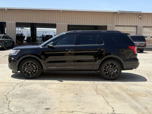 Used 2018 Ford Explorer XLT w/ Equipment Group 202A FWD image 7