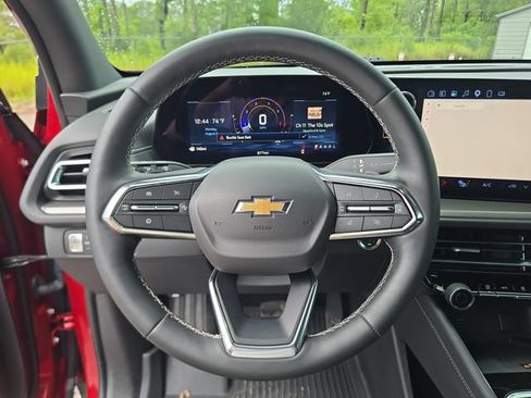Used 2025 Chevrolet Traverse LT w/ LPO, Floor Liner Package FWD image 25