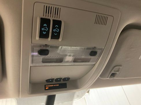 Used 2012 Chevrolet Avalanche LTZ AWD/4WD image 18