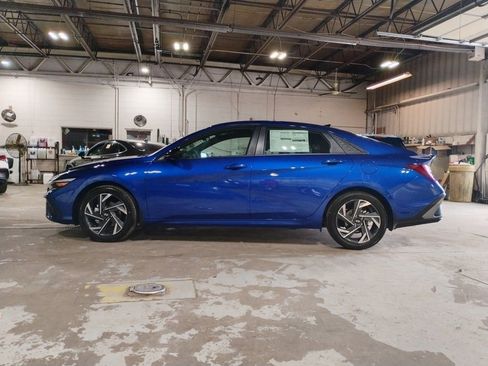 Used 2025 Hyundai Elantra Sport image 6