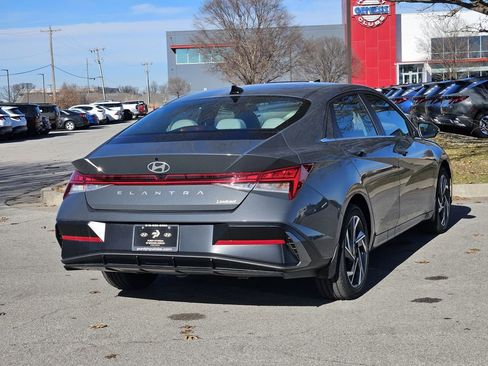 New 2025 Hyundai Elantra Limited image 7