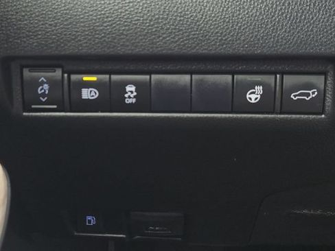 Certified 2021 Toyota Venza XLE w/ Softex Package AWD/4WD image 27