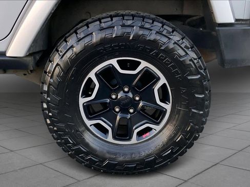 Used 2013 Jeep Wrangler Unlimited Sahara w/ Connectivity Group image 11