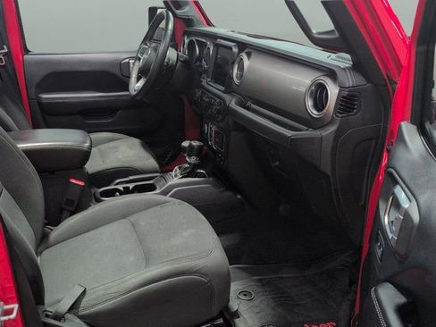 Used 2018 Jeep Wrangler Unlimited Sahara w/ Uconnect 4C Nav & Sound Group AWD/4WD image 24