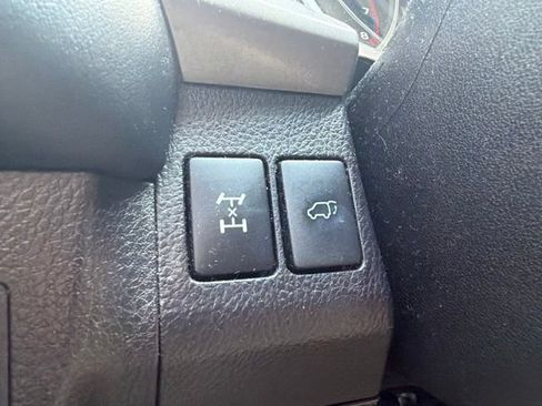 Used 2018 Toyota RAV4 Limited AWD/4WD image 25