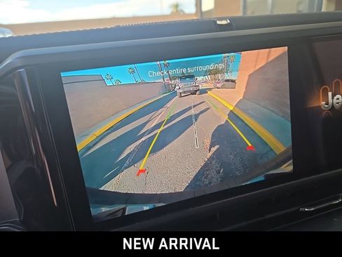 Used 2025 Jeep Wrangler Sahara image 6