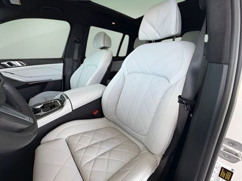 Certified 2025 BMW X7 xDrive40i w/ M Sport Package AWD/4WD image 33