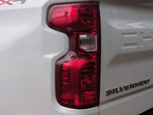 Used 2024 Chevrolet Silverado 1500 LT image 9