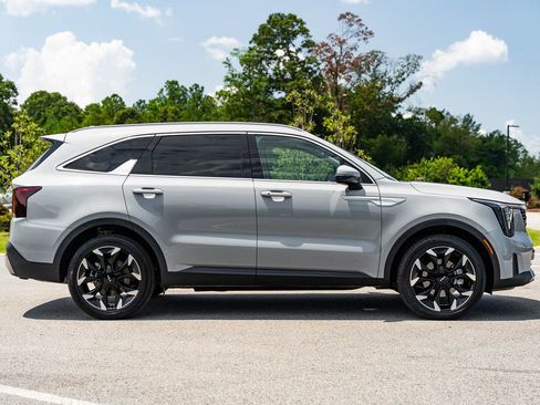 Used 2026 Kia Sorento EX w/ EX Premium Package FWD image 8