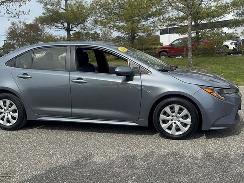 Used 2020 Toyota Corolla LE FWD image 3