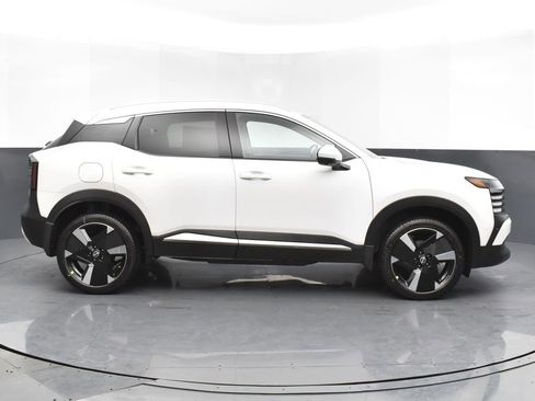 Certified 2025 Nissan Kicks SR image 4