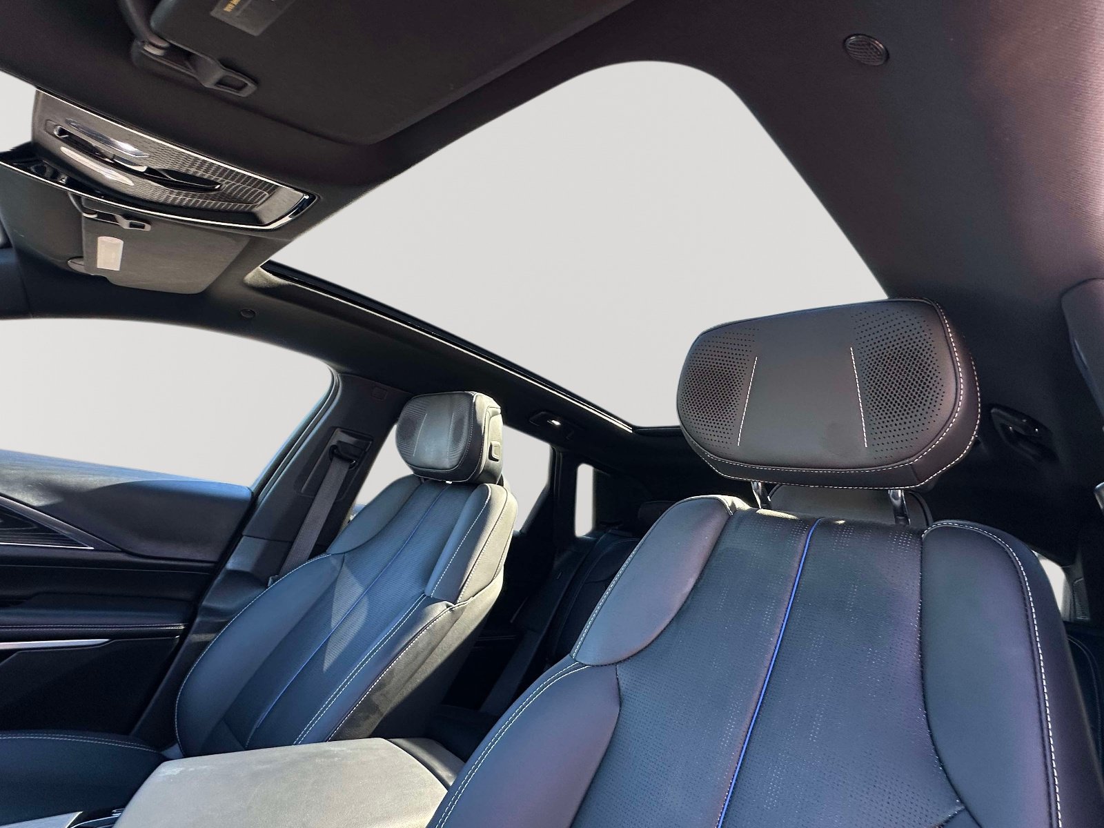 Certified 2024 Cadillac Lyriq Luxury AWD/4WD image 8