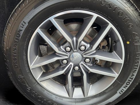 Used 2018 Jeep Grand Cherokee Limited image 37