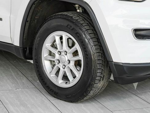 Used 2018 Jeep Grand Cherokee Laredo image 48