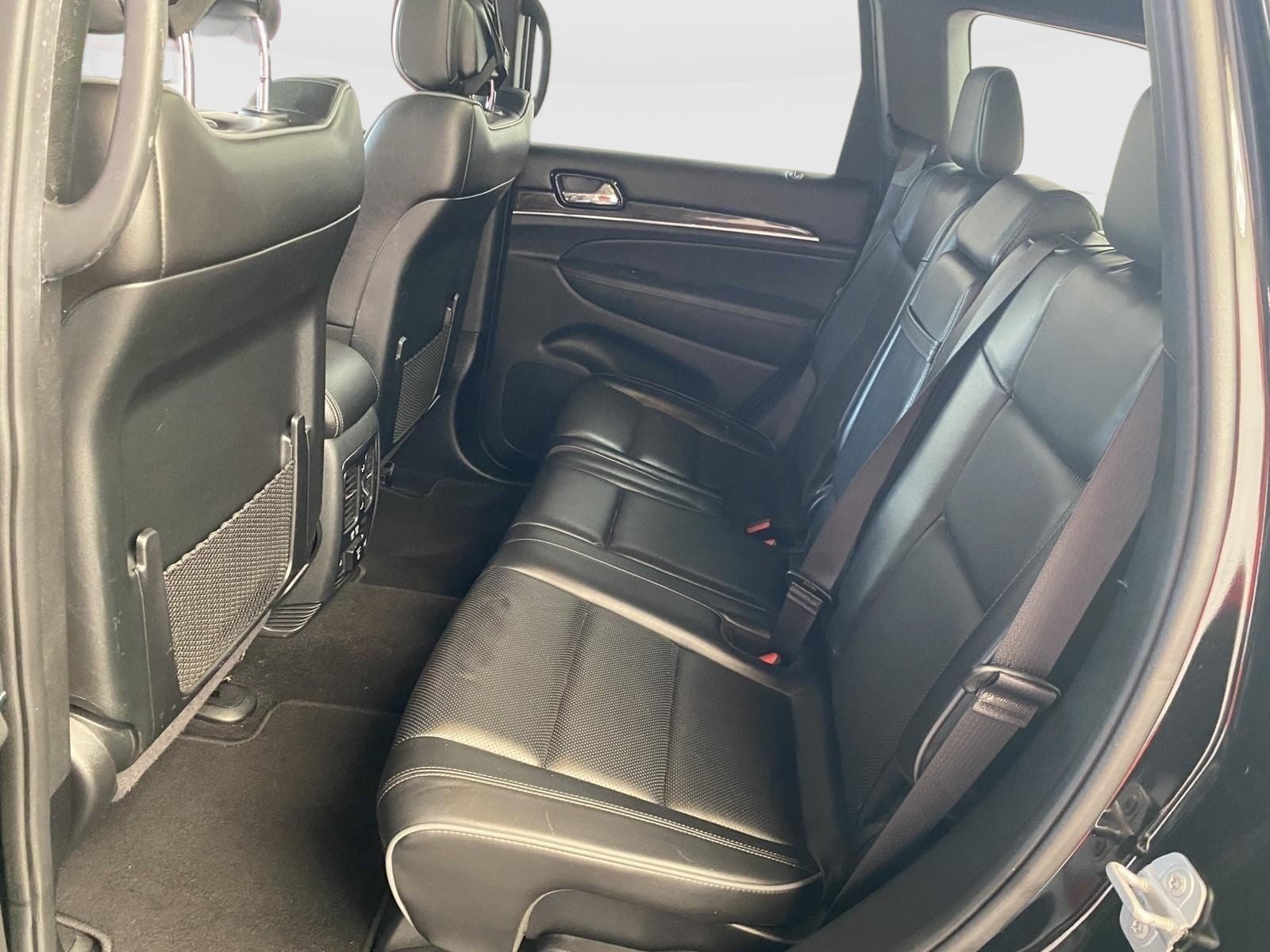 Used 2019 Jeep Grand Cherokee Overland AWD/4WD image 18