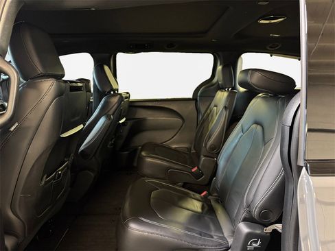 Used 2022 Chrysler Pacifica Touring-L w/ Uconnect Theater Family Group image 24