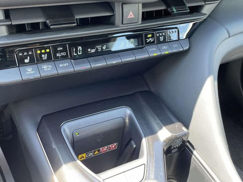 Used 2026 Toyota Crown AWD/4WD image 19