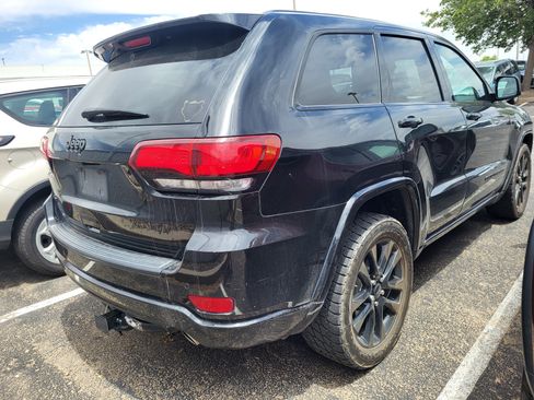 Used 2019 Jeep Grand Cherokee Altitude AWD/4WD image 7