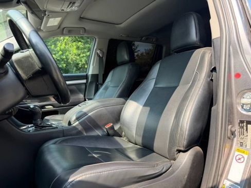 Used 2019 Toyota Highlander XLE AWD/4WD image 11