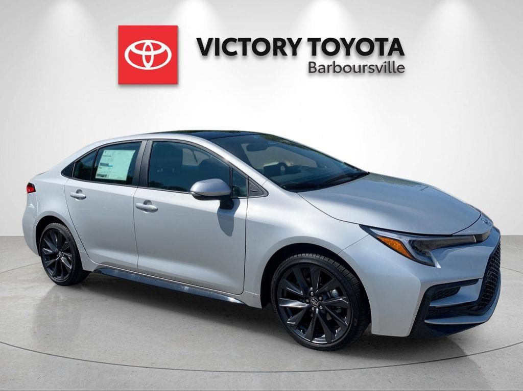 Used 2026 Toyota Corolla SE w/ SE Package FWD image 5