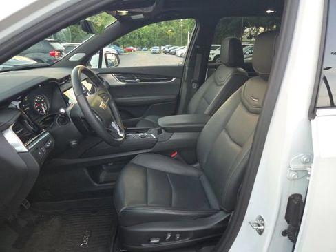 Used 2025 Cadillac XT6 Premium Luxury w/ Technology Package AWD/4WD image 5