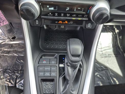 Used 2024 Toyota RAV4 LE image 9