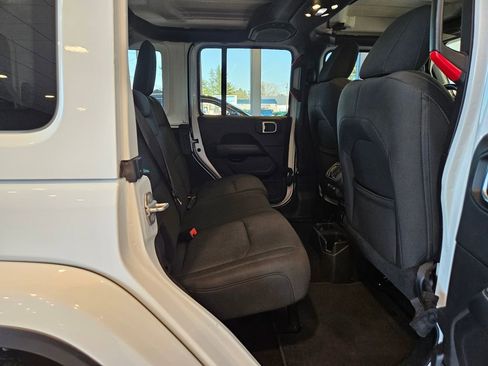 Used 2019 Jeep Wrangler Unlimited Sahara w/ Uconnect 4C Nav & Sound Group image 29