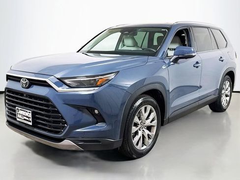 Used 2024 Toyota Grand Highlander FWD image 1