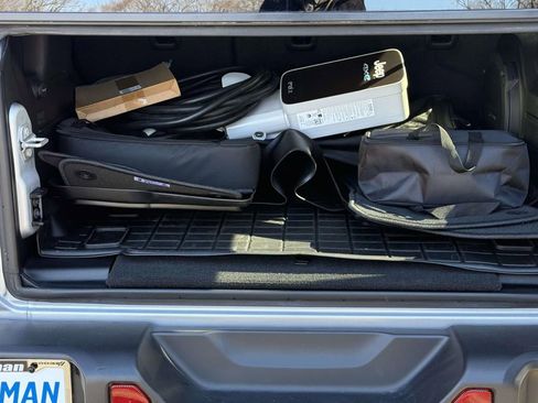 Used 2022 Jeep Wrangler Unlimited Sahara w/ Safety Group image 9