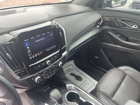 Used 2023 Chevrolet Traverse High Country FWD image 13