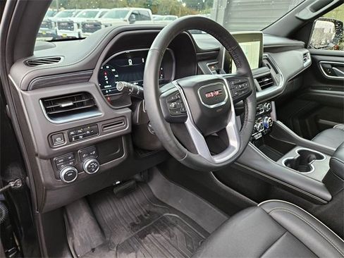 Used 2023 GMC Yukon SLT w/ SLT Premium Package image 20