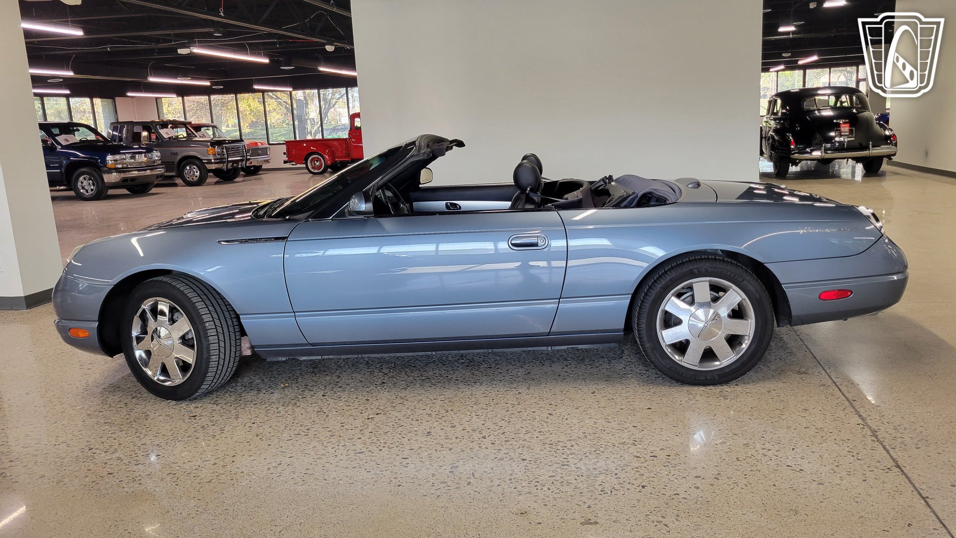 Used 2005 Ford Thunderbird RWD image 16