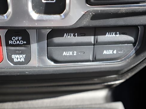 Used 2023 Jeep Wrangler Rubicon w/ Cold Weather Group AWD/4WD image 16