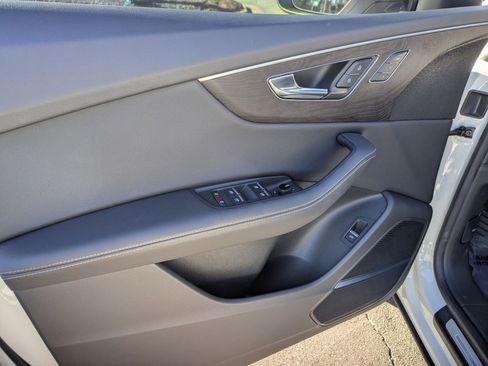 Used 2023 Audi Q8 Prestige w/ Prestige Package image 18