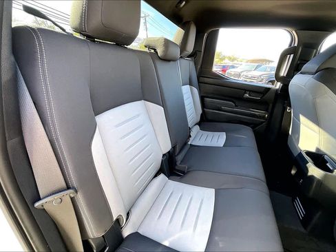 Used 2025 Toyota Tacoma TRD Sport image 18