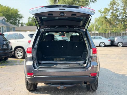 Used 2018 Jeep Grand Cherokee Laredo AWD/4WD image 17