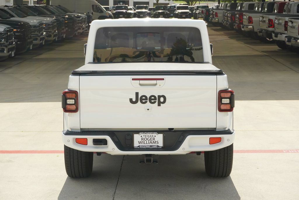 Used 2023 Jeep Gladiator Overland AWD/4WD image 4