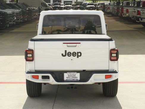 Used 2023 Jeep Gladiator Overland AWD/4WD image 4