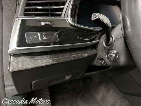 Used 2019 Audi Q8 Prestige w/ Luxury Package AWD/4WD image 40