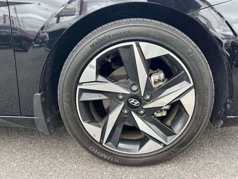 Used 2022 Hyundai Elantra Limited image 10