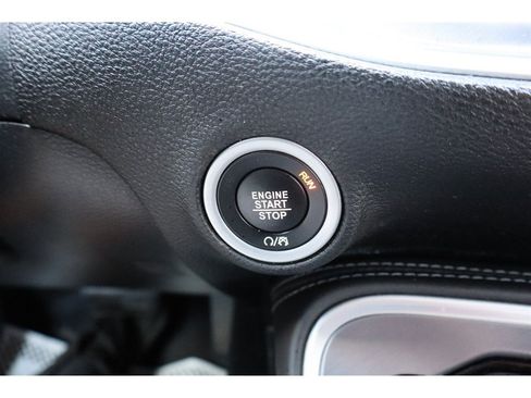 Used 2019 Dodge Challenger SXT w/ Driver Convenience Group RWD image 32
