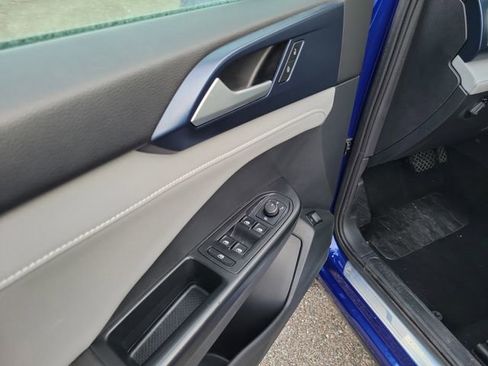 Used 2024 Volkswagen Taos SE image 11