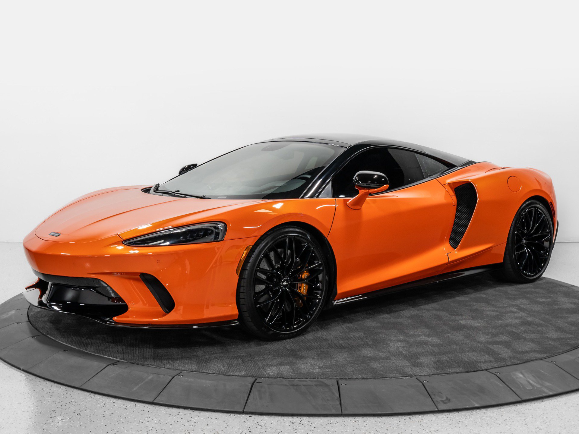 Used 2023 McLaren GT RWD image 3