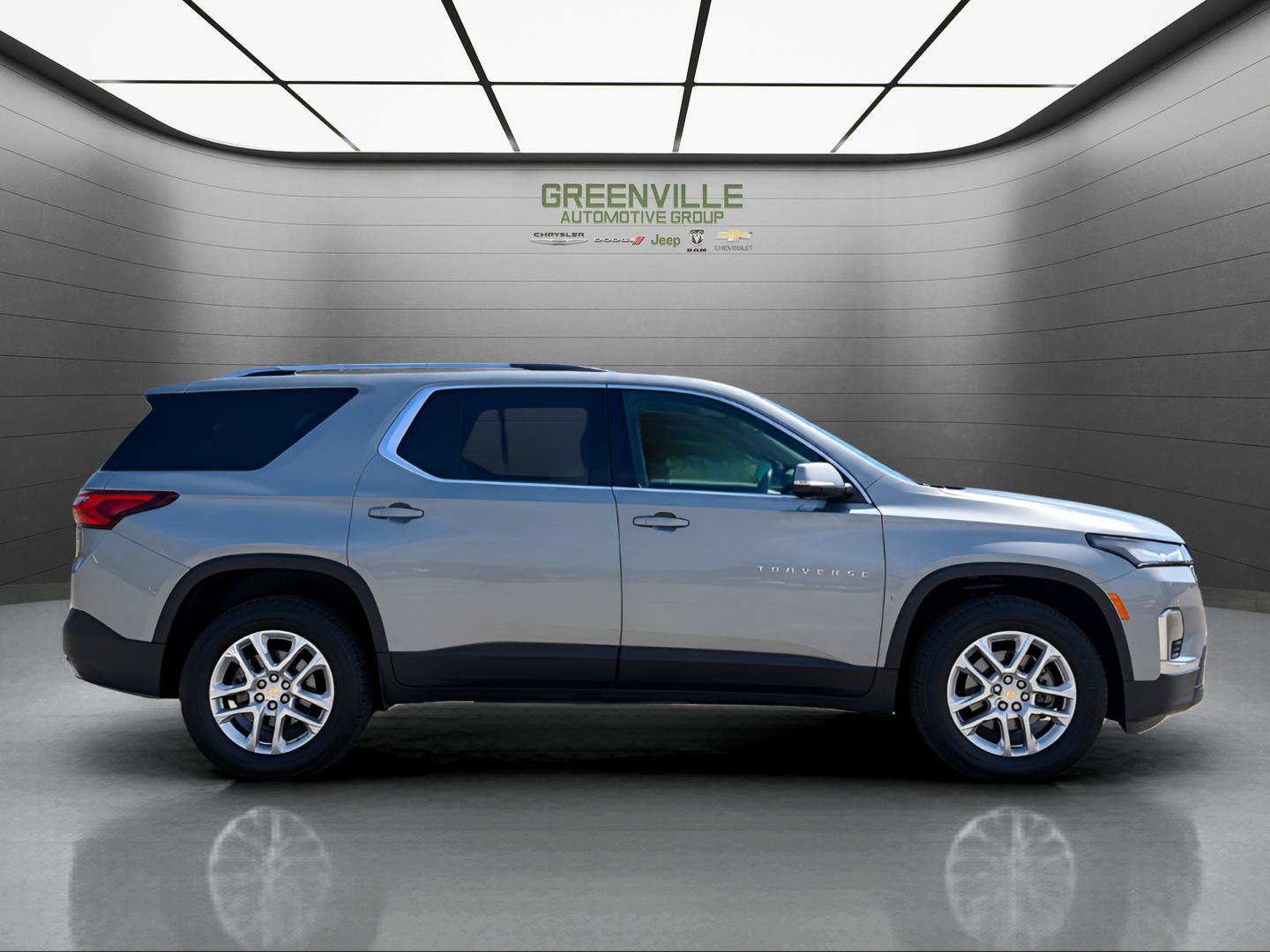 Used 2023 Chevrolet Traverse LS FWD image 4