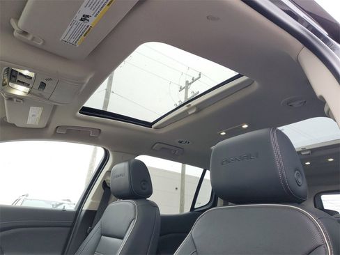 Used 2023 GMC Acadia Denali w/ Denali Ultimate Package image 12