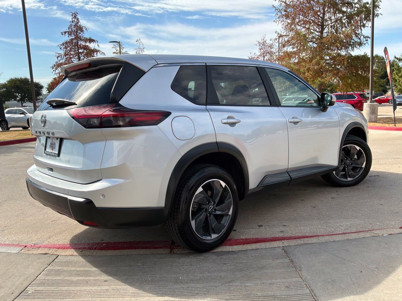 Used 2025 Nissan Rogue SV FWD image 6