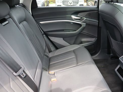 Used 2021 Audi e-tron Premium Plus w/ Premium Plus Package AWD/4WD image 16